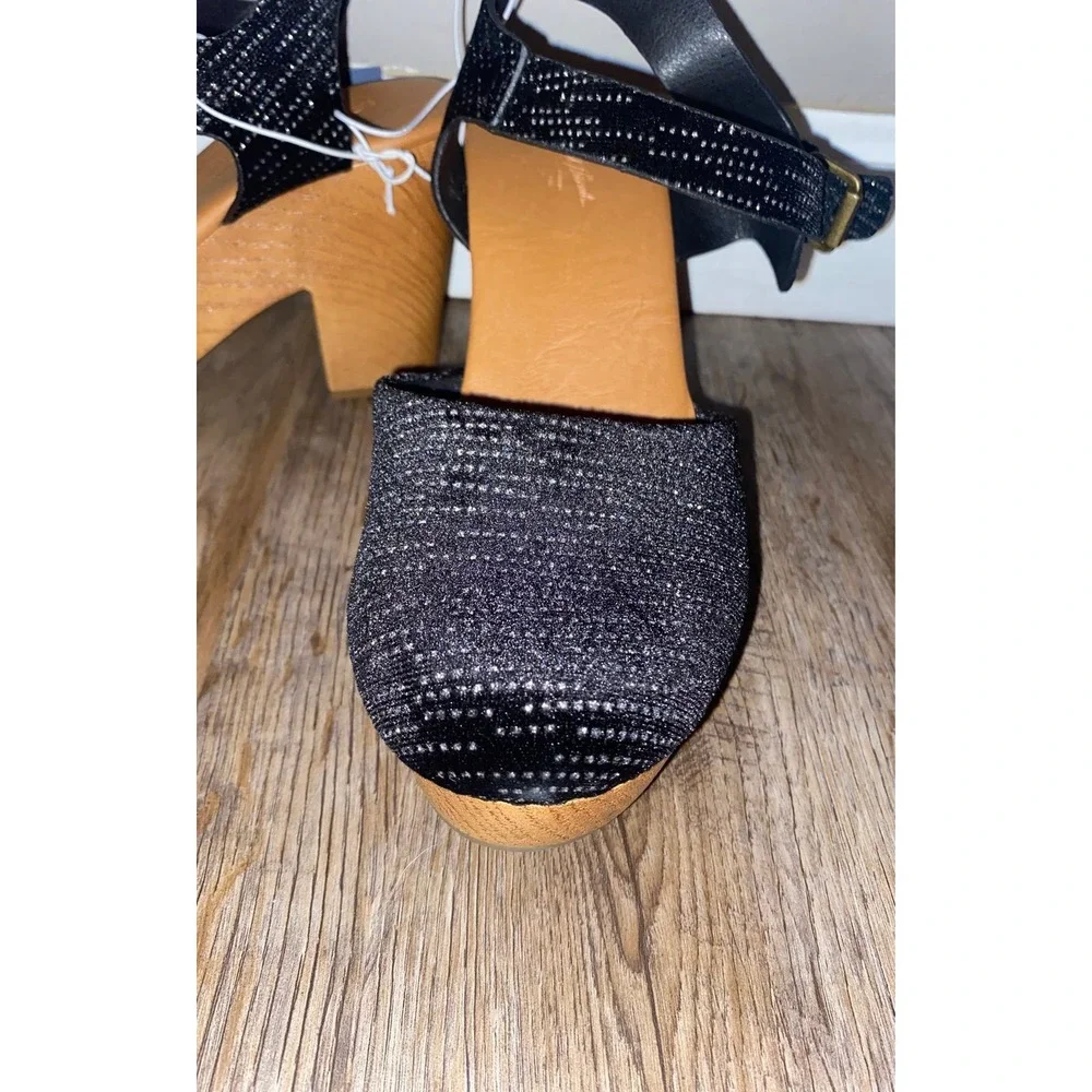 NWT Universal Thread Black/Glittery‎ Wedges sz 7